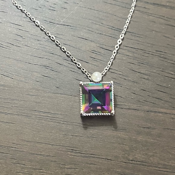 Jewelry - Natural Rainbow Quarts Pendant Necklace